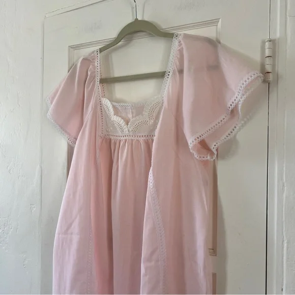Vintage pink cotton blend flutter sleeve midi nightgown negligee white lace M